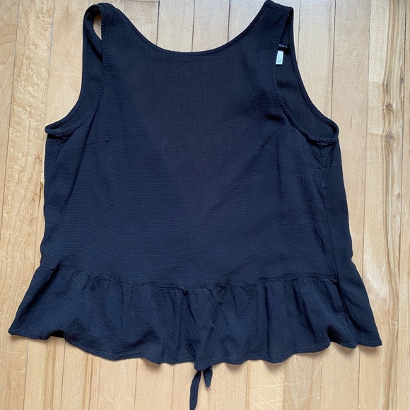 Wide open back tank top - Picture 2 of 5